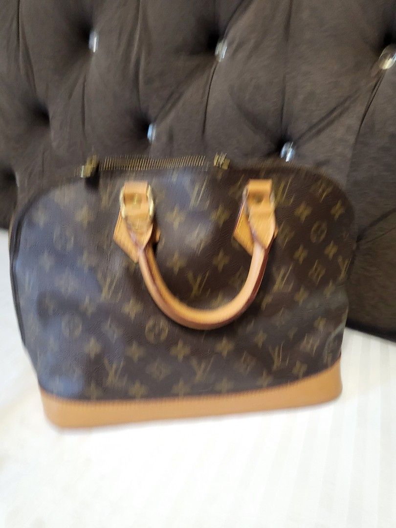 Louis vuitton alma lv bag (Category: Luxury Bags & Wallets) located in Las Pinas. Submitted by peloveditems (Listing ID 1279752311, Image 3). Description: original. changed repaired handle. see reciept.