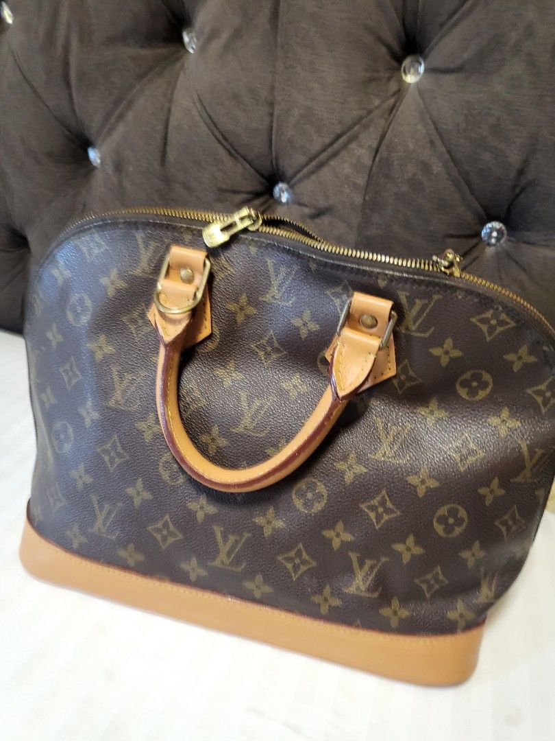 Louis vuitton alma lv bag (Category: Luxury Bags & Wallets) located in Las Pinas. Submitted by peloveditems (Listing ID 1279752311, Image 2). Description: original. changed repaired handle. see reciept.