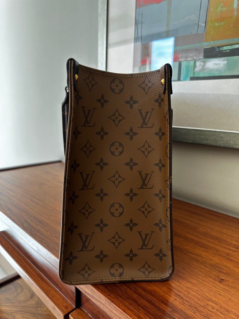 LV OTG MM (Category: Luxury Bags & Wallets) located in Pasig City. Submitted by janecenteno (Listing ID 1279794317, Image 2). Description: Bought from LV Greenbelt With receipt, box, dustbag P173,00 in Greenbelt store now.