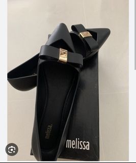(Category: ) located in . Submitted by prettywardrobe123 (Listing ID 1279885591, Image 1). Description: .