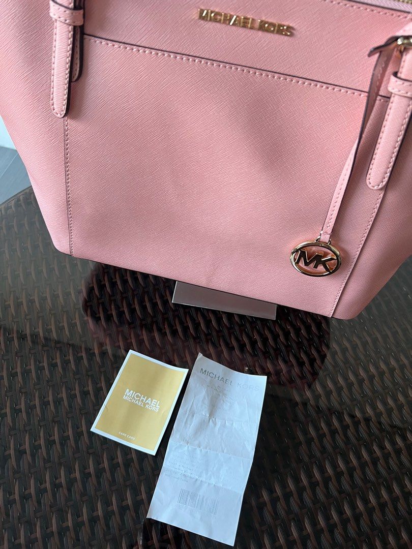 MK Michael Kors -Ciara Large Top Zip Toye (Category: Luxury Bags & Wallets) located in Angono. Submitted by allthingscarlie (Listing ID 1279942810, Image 3). Description: Michael Kors -Ciara Large top zip tote 🔗Never Been Used 🔗16” L across top (or 12” across bottom) x 10” H x 4.75” W 📌 Comes with authentic card & receipt but faded out 📌Shipping Fee will be shouldered by the buyer.
