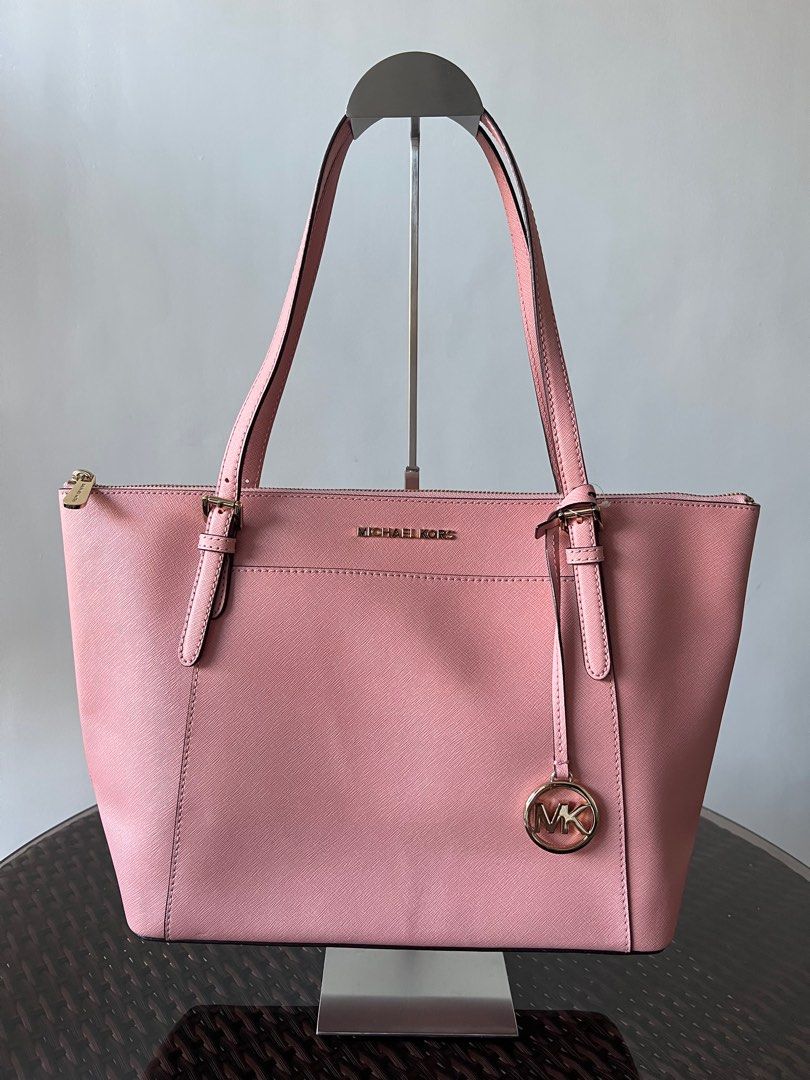 MK Michael Kors -Ciara Large Top Zip Toye (Category: Luxury Bags & Wallets) located in Angono. Submitted by allthingscarlie (Listing ID 1279942810, Image 1). Description: Michael Kors -Ciara Large top zip tote 🔗Never Been Used 🔗16” L across top (or 12” across bottom) x 10” H x 4.75” W 📌 Comes with authentic card & receipt but faded out 📌Shipping Fee will be shouldered by the buyer.