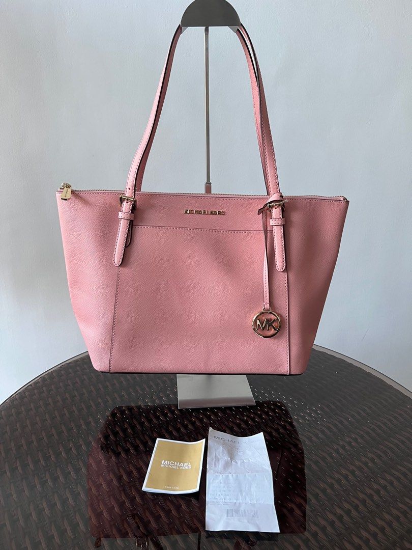 MK Michael Kors -Ciara Large Top Zip Toye (Category: Luxury Bags & Wallets) located in Angono. Submitted by allthingscarlie (Listing ID 1279942810, Image 2). Description: Michael Kors -Ciara Large top zip tote 🔗Never Been Used 🔗16” L across top (or 12” across bottom) x 10” H x 4.75” W 📌 Comes with authentic card & receipt but faded out 📌Shipping Fee will be shouldered by the buyer.