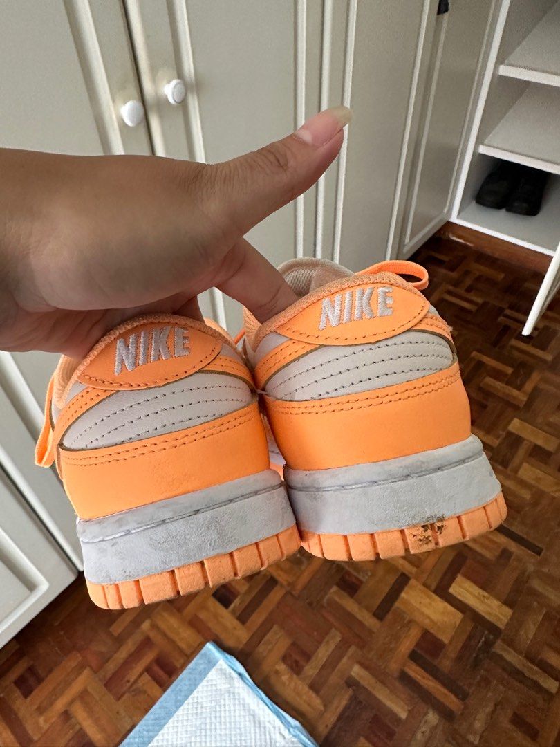 tying nike dunks