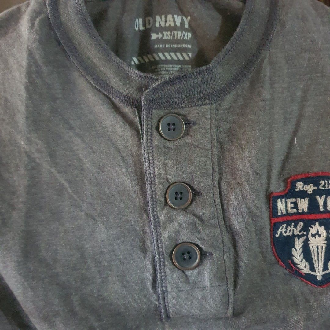 Old navy gray longsleeves shirt (Category: Tshirts & Polo Shirts ) located in Bacoor. Submitted by yellesrandomcloset (Listing ID 1279761505, Image 3). Description: .