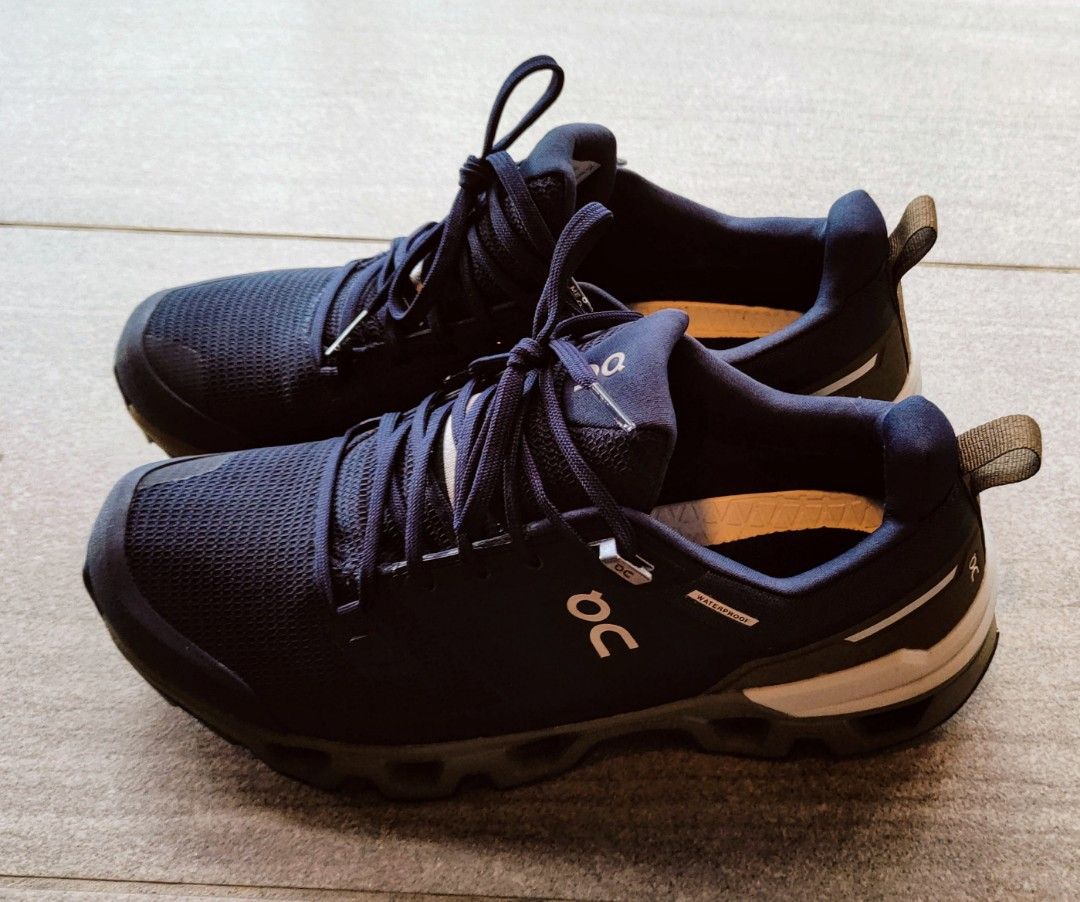Walking on a discount cloud men's shoes