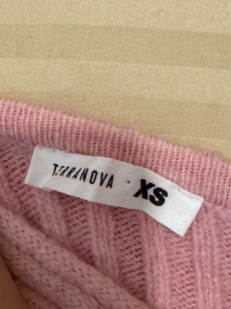 Pink Knitted Top (Category: Sleeveless) located in Taytay. Submitted by ac.declutters (Listing ID 1279869046, Image 3). Description: - bnew w/o tags - never tried on.