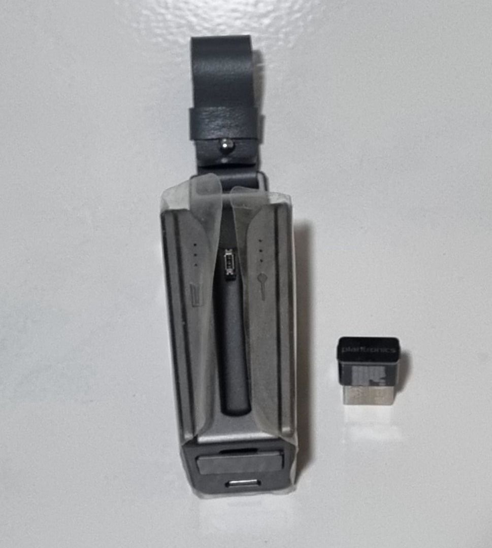 Plantronics voyager 2025 3200 charging case