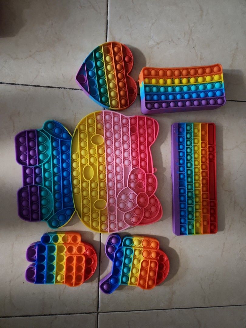 Pop it toys (Category: Kids Toys) located in Singapore. Submitted by heihey.neko (Listing ID 1279852677, Image 1). Description: .