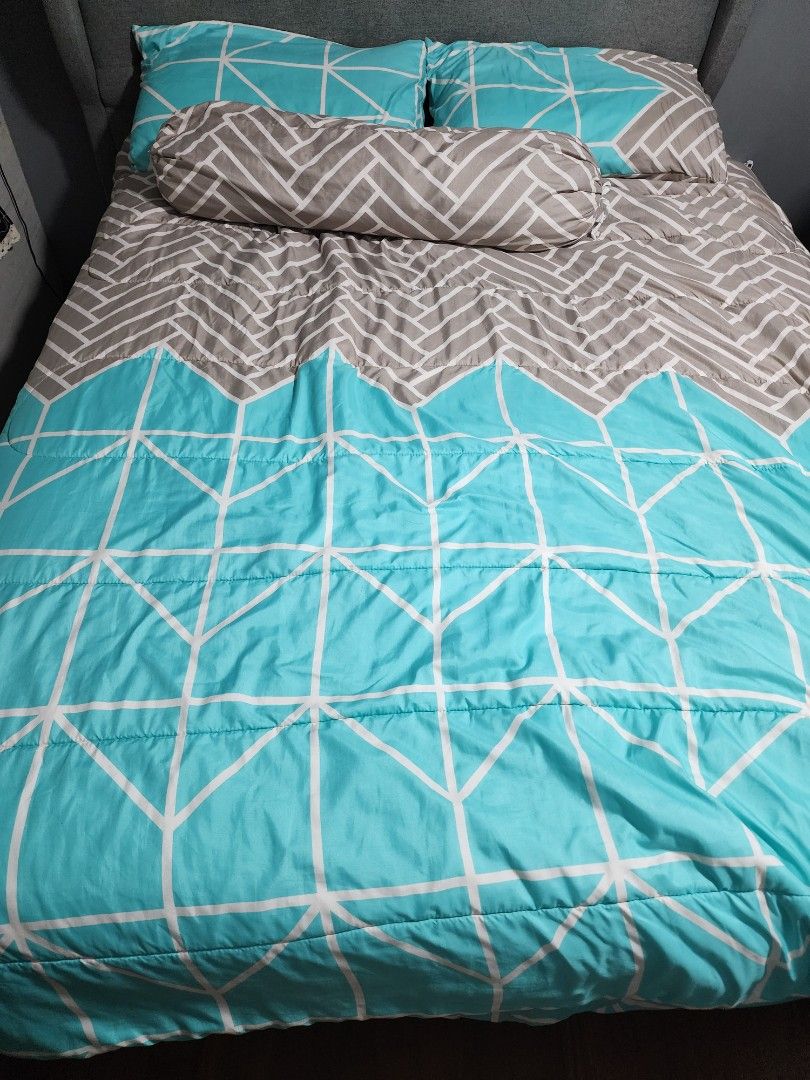 Queen size comforter set to let go, Furniture & Home Living, Bedding
