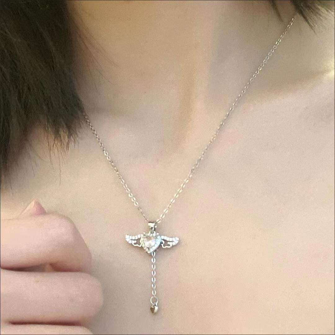 Girlfriend outlet heart necklace