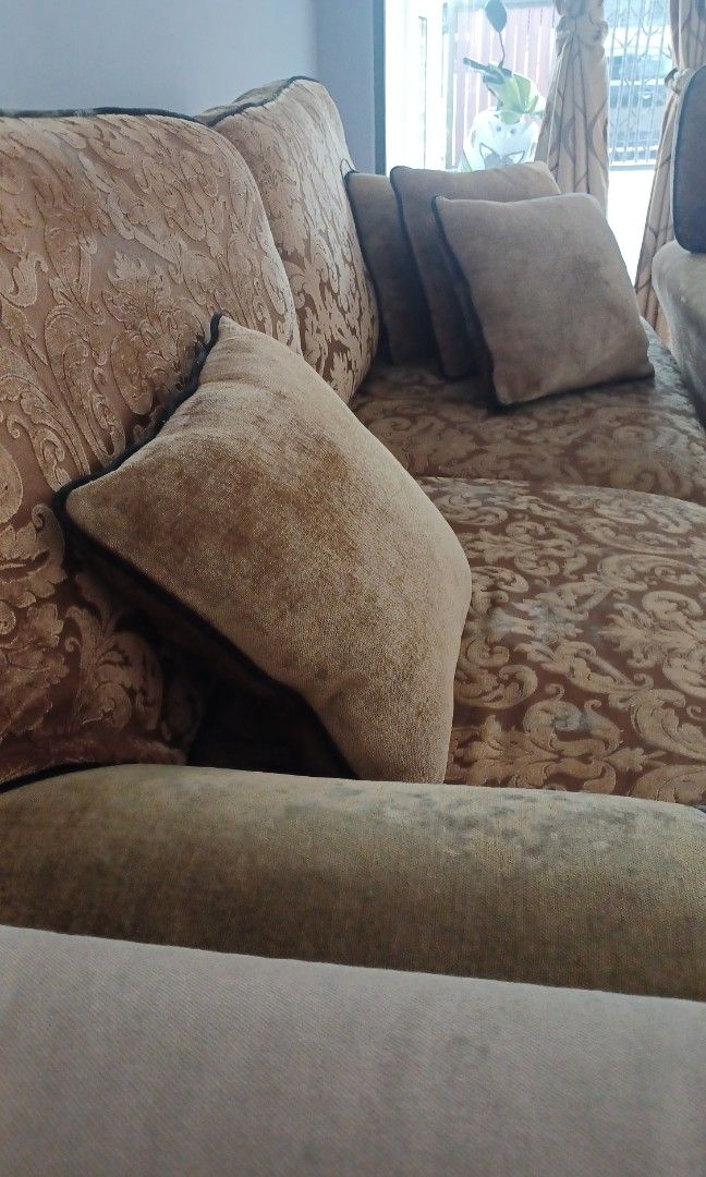 Sofas (Category: Chairs) located in Shah Alam. Submitted by bulan235 (Listing ID 1279794903, Image 3). Description: sofa 2 seater -krim sofa 3+2 chocolate amek semua . kondition ok just fade and nak ganti. own transport. location denai alam..
