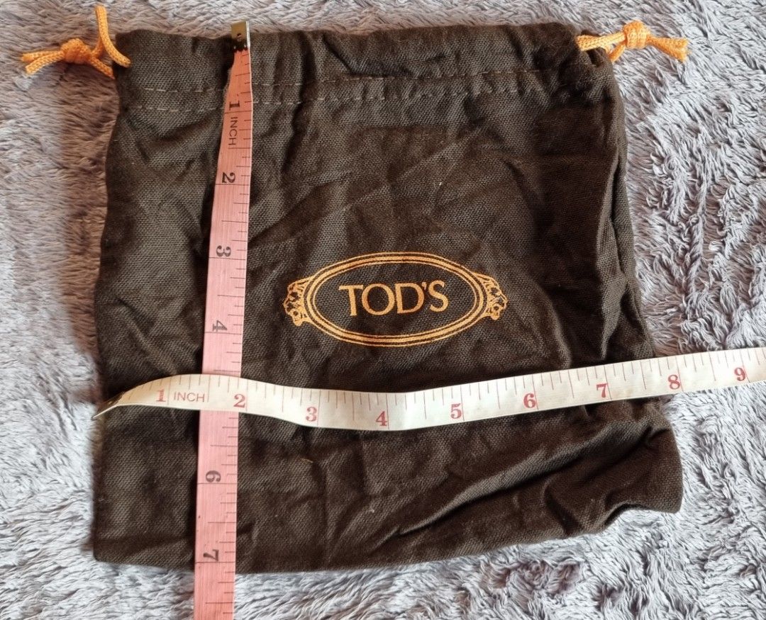 Tods dust bag for short wallet (Category: Luxury Bags & Wallets) located in Talisay. Submitted by parchiracollection (Listing ID 1279918839, Image 1). Description: *plus SF *size already indicated on the picture *washed and disenfected already * This is a second-hand item, kaya wag po mag expect na BAGO *no to low ballers. The discounted price I'll give is the final price. *NO COD, NO COP, NO $h0p€€ CHECK OUT *MOP: GCASH, BDO, RCBC *COURIERS: FLA