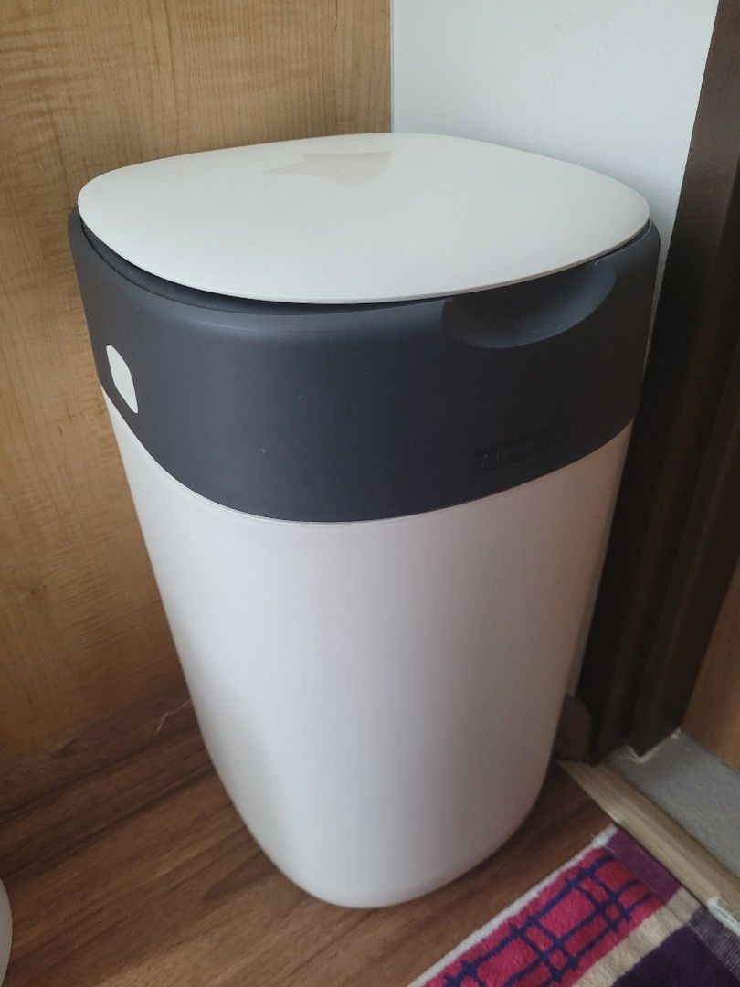 Tommee Tippee Sangenic Twist & Click Advanced Diaper Disposal Bin (4