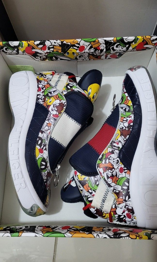Tommy hilfiger looney tunes outlet