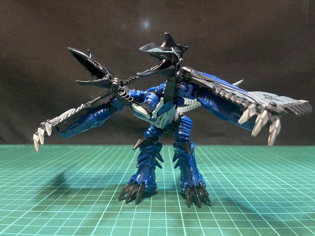 TRANSFORMERS STRAFE EVOLUTION 2 (Category: Vintage Collectibles) located in Singapore. Submitted by collectors_den (Listing ID 1279846998, Image 6). Description: Transformers Age of Extinction Strafe Evolution 2.