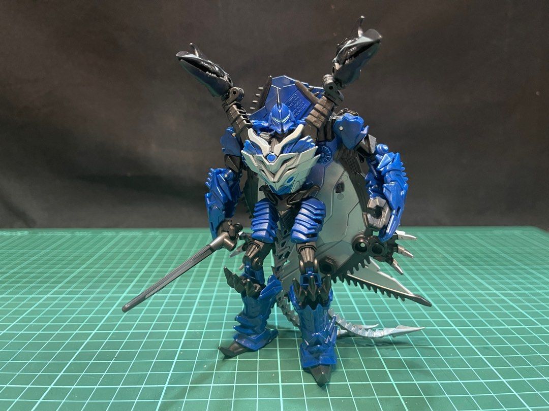 TRANSFORMERS STRAFE EVOLUTION 2 (Category: Vintage Collectibles) located in Singapore. Submitted by collectors_den (Listing ID 1279846998, Image 8). Description: Transformers Age of Extinction Strafe Evolution 2.