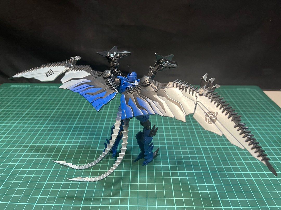 TRANSFORMERS STRAFE EVOLUTION 2 (Category: Vintage Collectibles) located in Singapore. Submitted by collectors_den (Listing ID 1279846998, Image 4). Description: Transformers Age of Extinction Strafe Evolution 2.