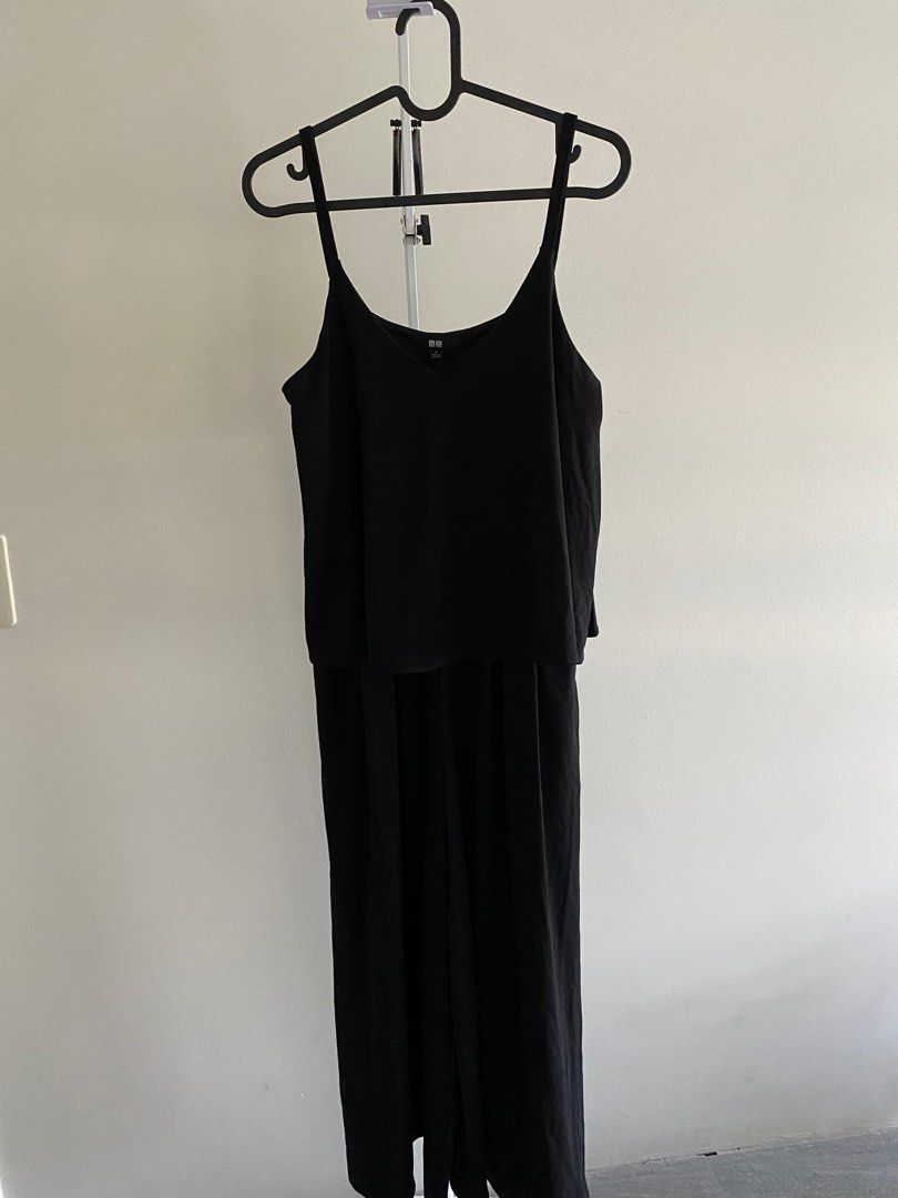UNIQLO Sleeveless Jumpsuit - SMALL (Category: Jumpsuits) located in Taguig. Submitted by hahaloserr (Listing ID 1279740600, Image 1). Description: Barely used. RFS - too loose on me.