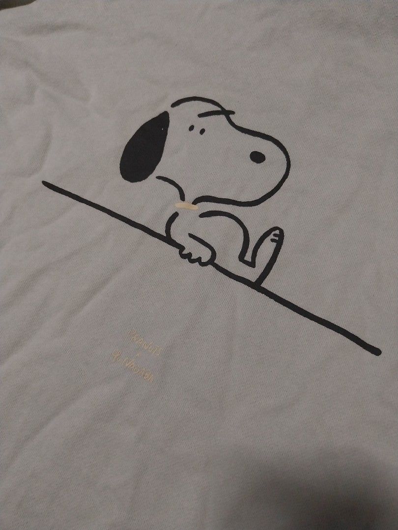 Uniqlo x Peanuts Hoodie (Category: Coats, Jackets and Outerwear) located in Zamboanga. Submitted by thekeepersph (Listing ID 1279774306, Image 3). Description: Uniqlo x Peanuts Width 23.5 | Length 28 Tag: Uniqlo Details: this a collaboration of Uniqlo and Peanuts Issue: Stain.