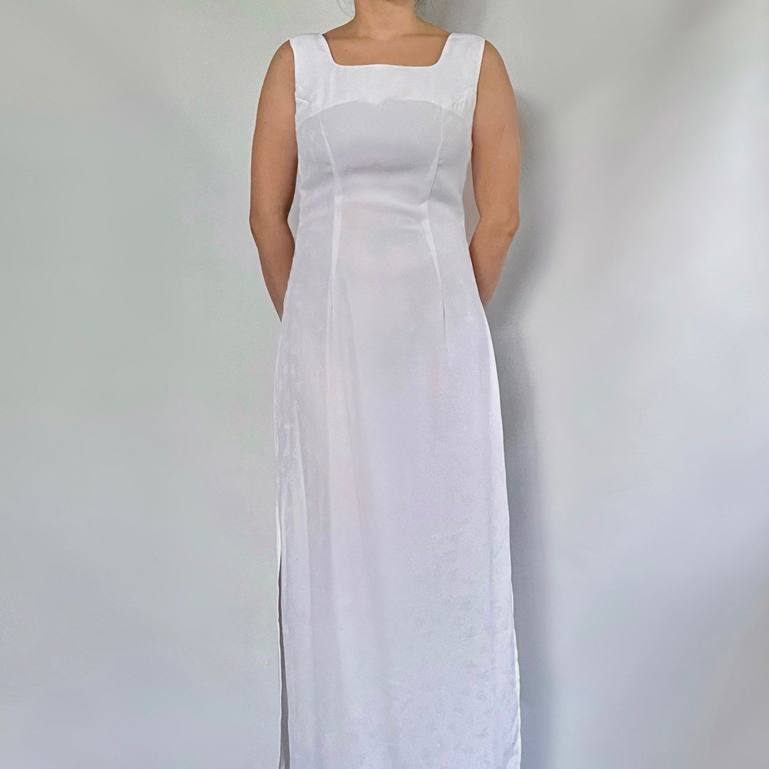 White Textured/ Embossed Leaf Patterns Maxi Cottagecore Picnic Dress (Category: Dresses) located in Muntinlupa City. Submitted by chertresorph (Listing ID 1279781871, Image 1). Description: JD08. White Textured/ Embossed Leaf Patterns Maxi Picnic Dress • material has embossed leaf patterns, side zip, a bit sheer, dot stain (removable) •Fits XS-S (Armhole: 16” |Bust: 32” | Waist: 27” | Hips: 35” | Length: 52”) .