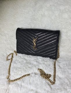 (Category: ) located in . Submitted by wearingthrift (Listing ID 1279375226, Image 1). Description: .