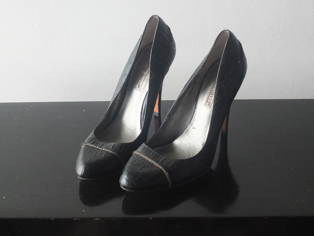 Charles david deals black pumps