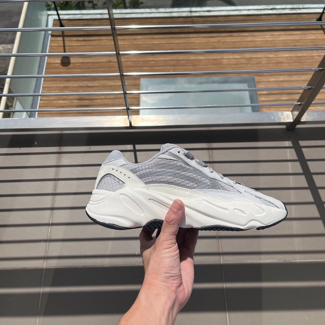 Yeezy 700 hot sale static authentic