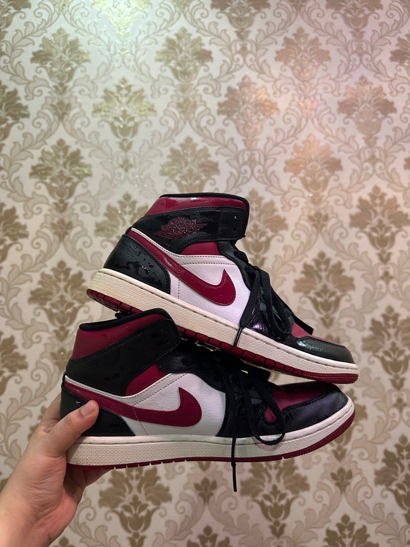 Air jordan 1 mid bred toe Men s Fashion Footwear Sneakers on