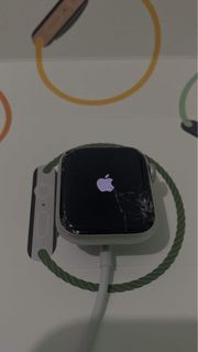 Apple watch SE 1 (Cracked screen but fully functioning)