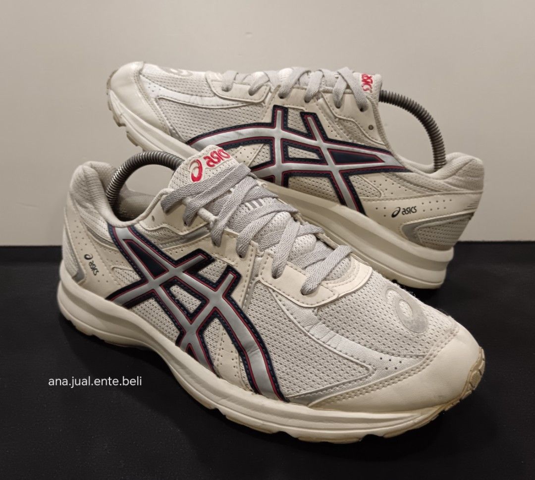 Asics sales store waikiki
