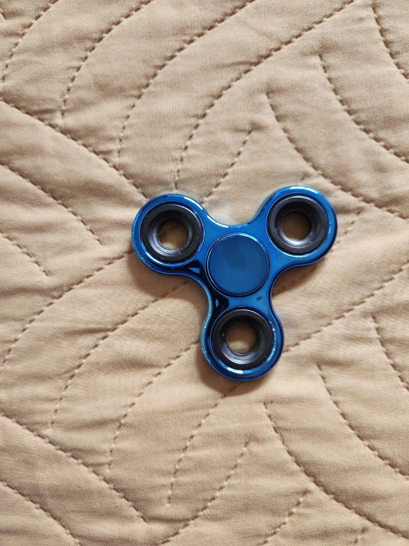 Assorted Fidget Spinners (Category: Action & Battle Toys) located in Pasig City. Submitted by ge_borro (Listing ID 1280097235, Image 2). Description: A. 3-point Blue - SOLD B. 2-point Gold - P300 C. 3-point White - SOLD D. 3-point 3D Printed - P180 E. 3-point Blue (Plastic) - SOLD all in good working condition, may have signs of use (scratches/paint defects).