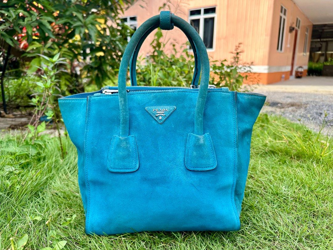 Prada discount scamosciato bag