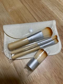 Bamboo make-up brush set with pouch
