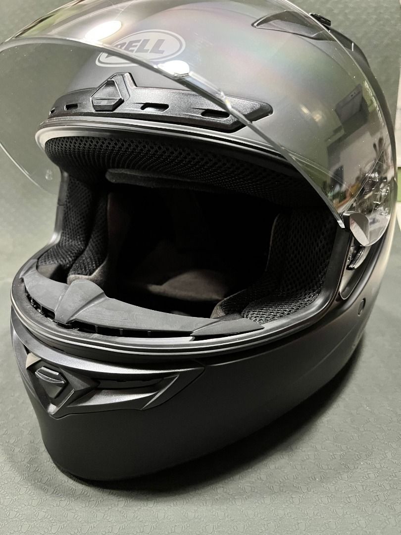 Bell Qualifier Photochromic Lens (Category: Helmets and other Riding Gears) located in Pasay City. Submitted by bonggem (Listing ID 1280159521, Image 3). Description: BELL Qualifier DLX Mips - ProTint (photochromic lens) - 2 times used - with bag - No scratches - Original price 16,500 Selling Price 10,000 For Inquiries: Call/Text 09052825514.