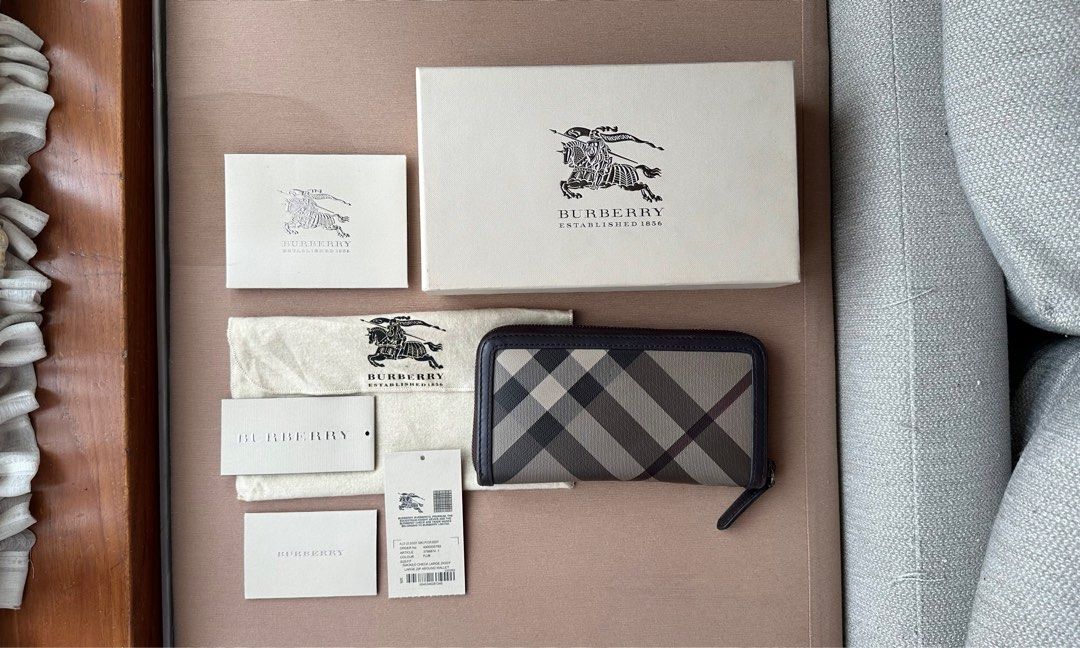 Burberry smoked check wallet new arrivals