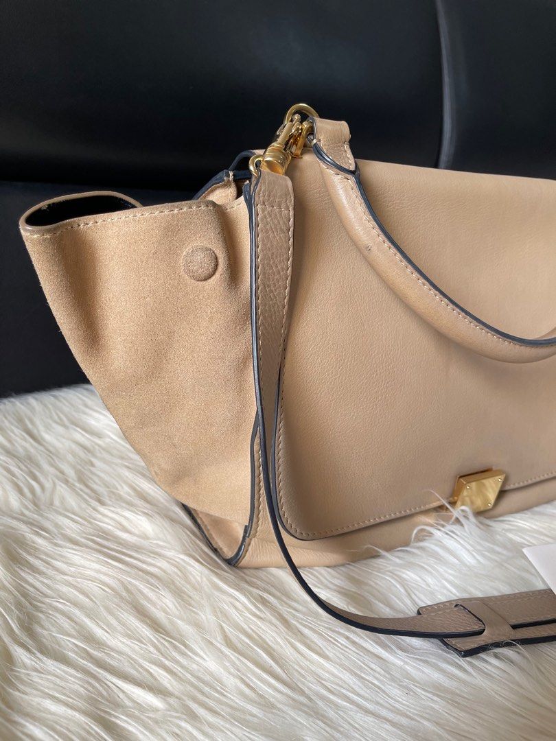Celine Trapeze (Category: Luxury Bags & Wallets) located in Las Pinas. Submitted by bagsandeverything_02 (Listing ID 1280176712, Image 2). Description: Minor signs of usage in the outside, interior has flaws, please check photos 20k only! Rush sale.