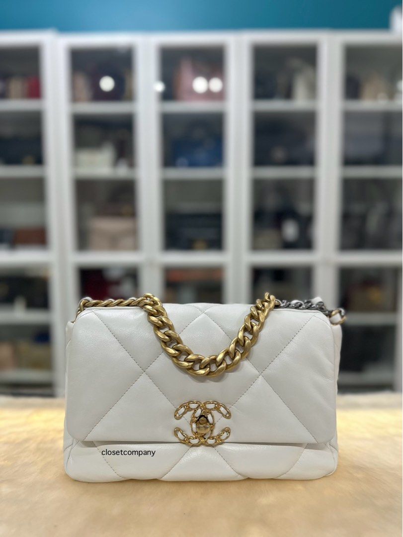 Chanel 19 store white small