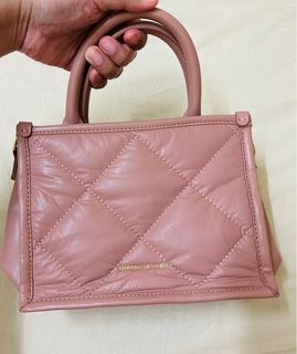 (Category: ) located in . Submitted by mammy_preloved (Listing ID 1280194701, Image 1). Description: .
