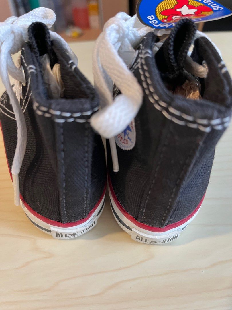 Converse small star deals