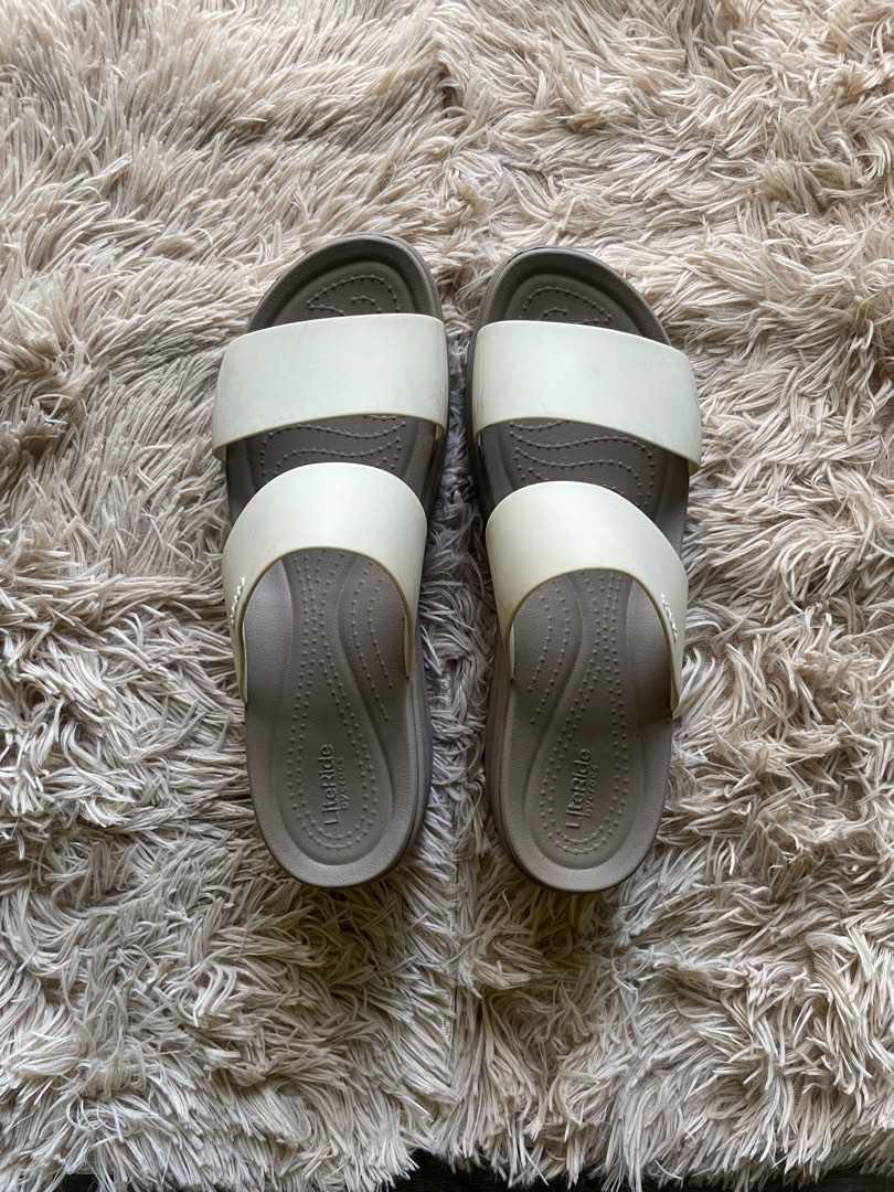 Crocs Brooklyn Mid Wedge, Women's Fashion, Footwear, Wedges on Carousell