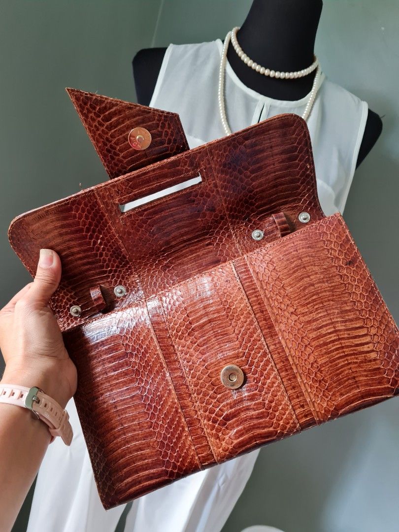 Crocs Clutch Bag (Category: Luxury Bags & Wallets) located in Cagayan de Oro. Submitted by hotpink26 (Listing ID 1280021983, Image 2). Description: Vintage Crocs Clutch Bag Almost New (used 2x only), bought inHK 📌Get the 🟥ermes bag for less! (check photo 5) frommycloset/decluttering/toomanybags/cleanoutsale2024 #2024declutter.