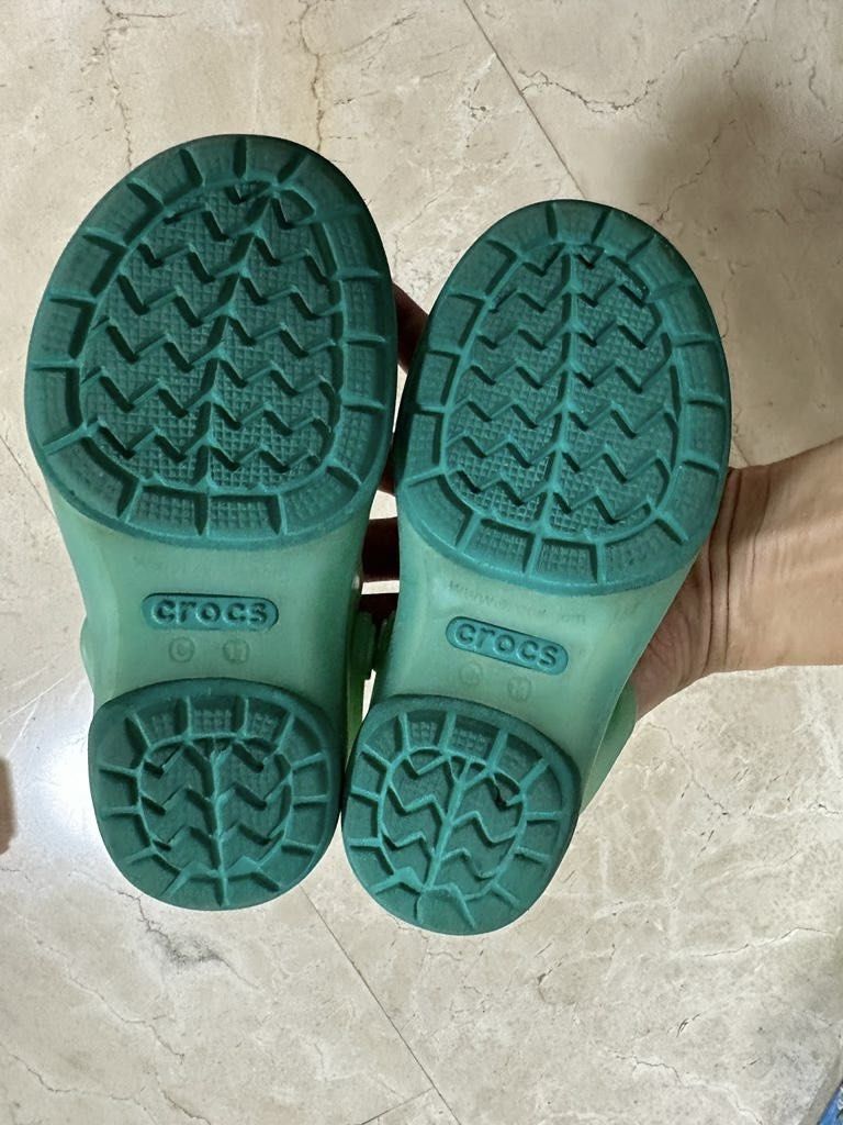 Girls teal crocs sale