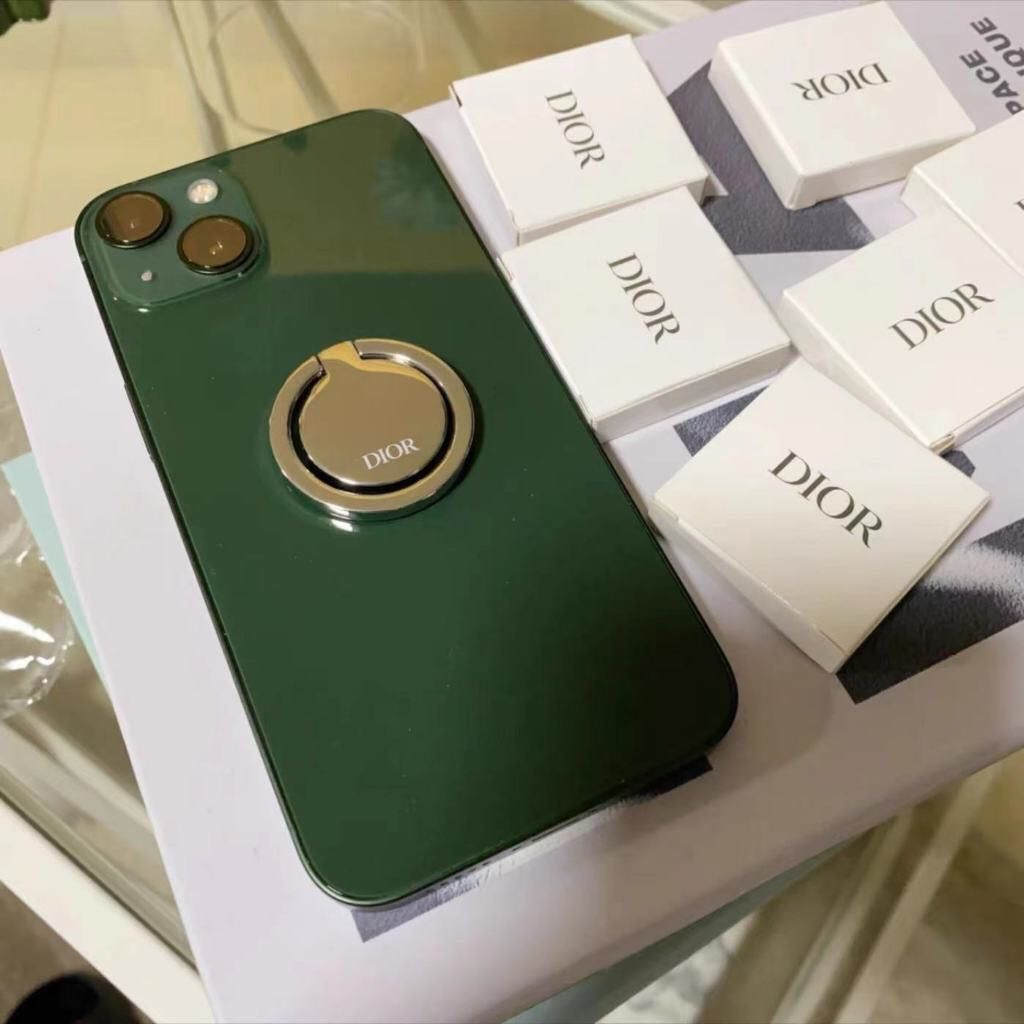 DIOR Silver Phone Holder✨ VIP Gift 🤍 (Category: Luxury Accessories) located in Cainta. Submitted by chambieee (Listing ID 1280095280, Image 2). Description: with original box authentic complimentary gift from DIOR .