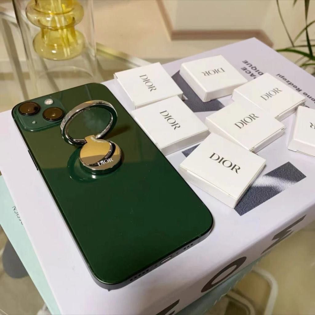DIOR Silver Phone Holder✨ VIP Gift 🤍 (Category: Luxury Accessories) located in Cainta. Submitted by chambieee (Listing ID 1280095280, Image 3). Description: with original box authentic complimentary gift from DIOR .