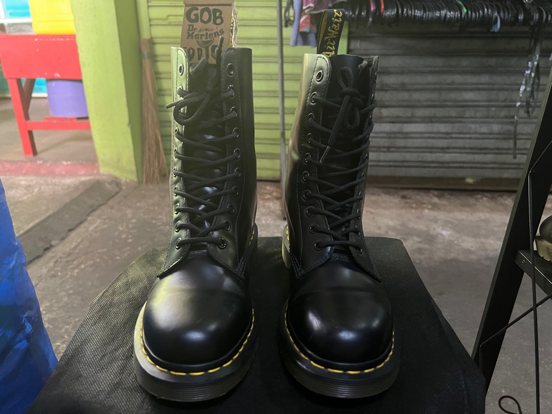 Dr martens 1919 vs 1490 hotsell
