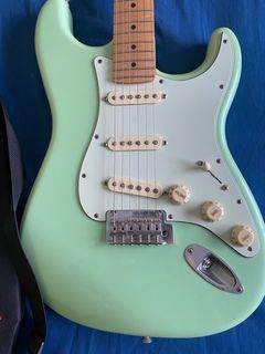 Fender Player series Mexican Stratocaster with Amp & case