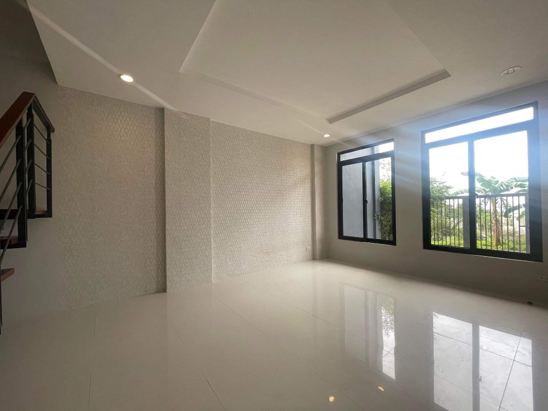 (Category: ) located in . Submitted by ImatchRealty_Kins (Listing ID 1280035463, Image 1). Description: .