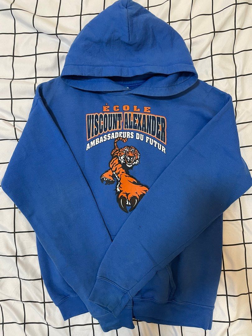 Gildan hoodie, Men's Fashion, Tops & Sets, Hoodies on Carousell