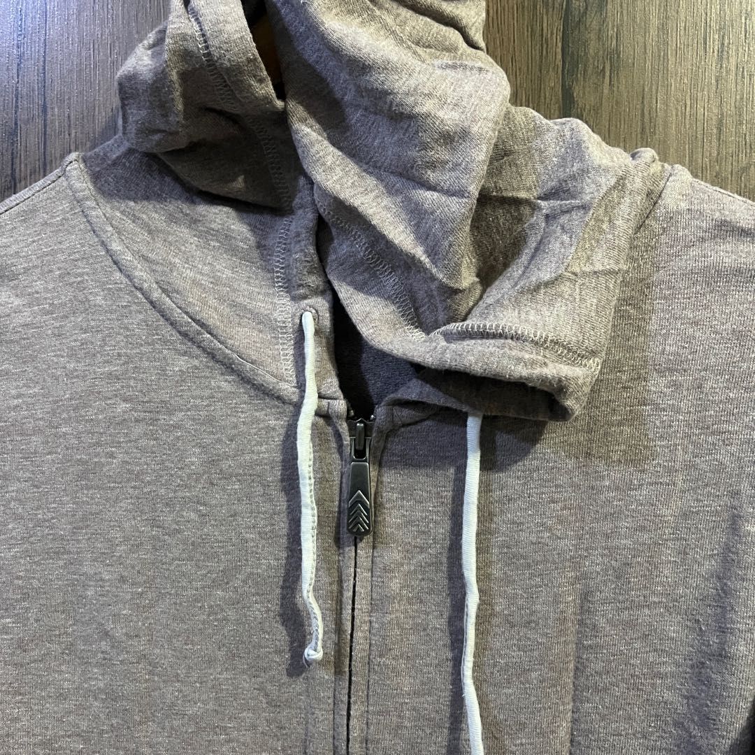 Grey Hoodie Jacket Miley Cyrus (Category: Coats, Jackets and Outerwear) located in Makati City. Submitted by glammodaph (Listing ID 1280203130, Image 3). Description: Original Miley Cyrus Grey Hoodie Jacket.